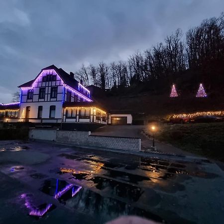 Hotel Kurhaus Uhlenberg Бад Мюнстерайфел Екстериор снимка