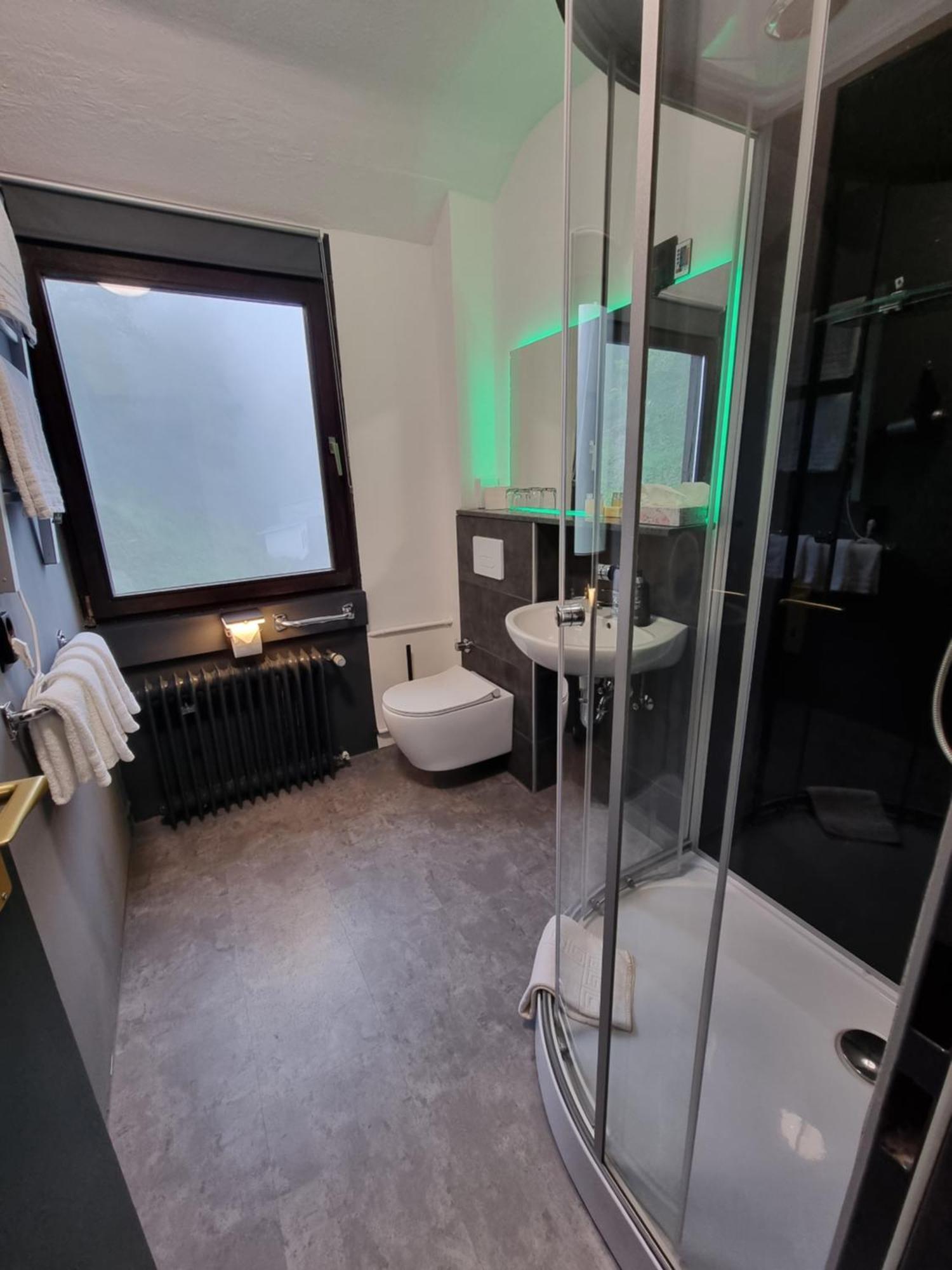 Hotel Kurhaus Uhlenberg Бад Мюнстерайфел Екстериор снимка
