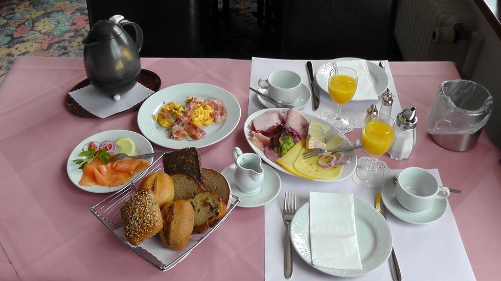 Hotel Kurhaus Uhlenberg Бад Мюнстерайфел Екстериор снимка