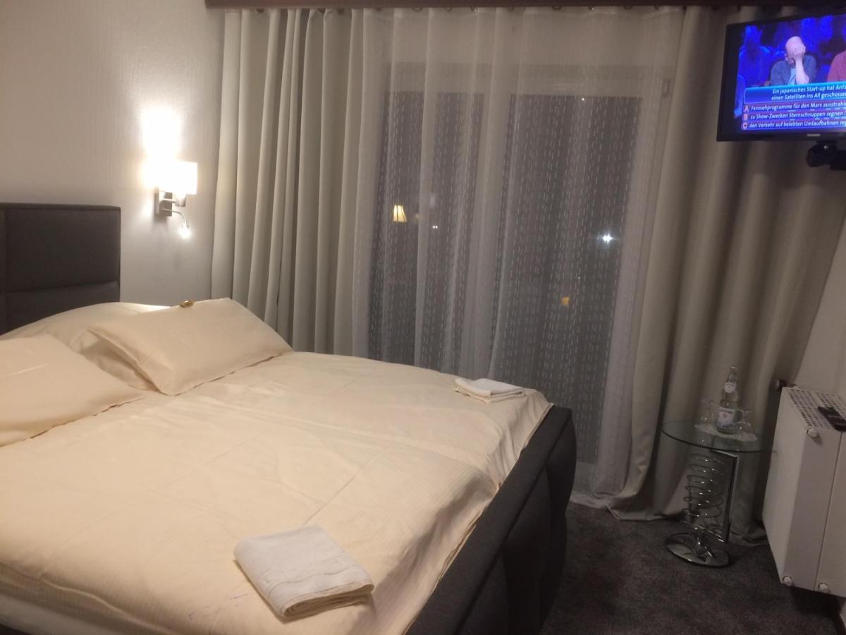 Hotel Kurhaus Uhlenberg Бад Мюнстерайфел Екстериор снимка